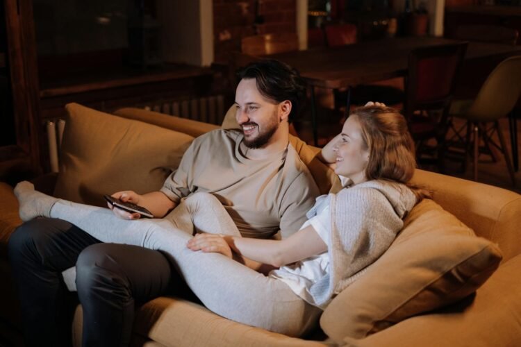 Why Couples Who Meditate Together Stay Together: The Mind-Heart Connection 2 Why Couples Who Meditate Together Stay Together: The Mind-Heart Connection. Love and Health,